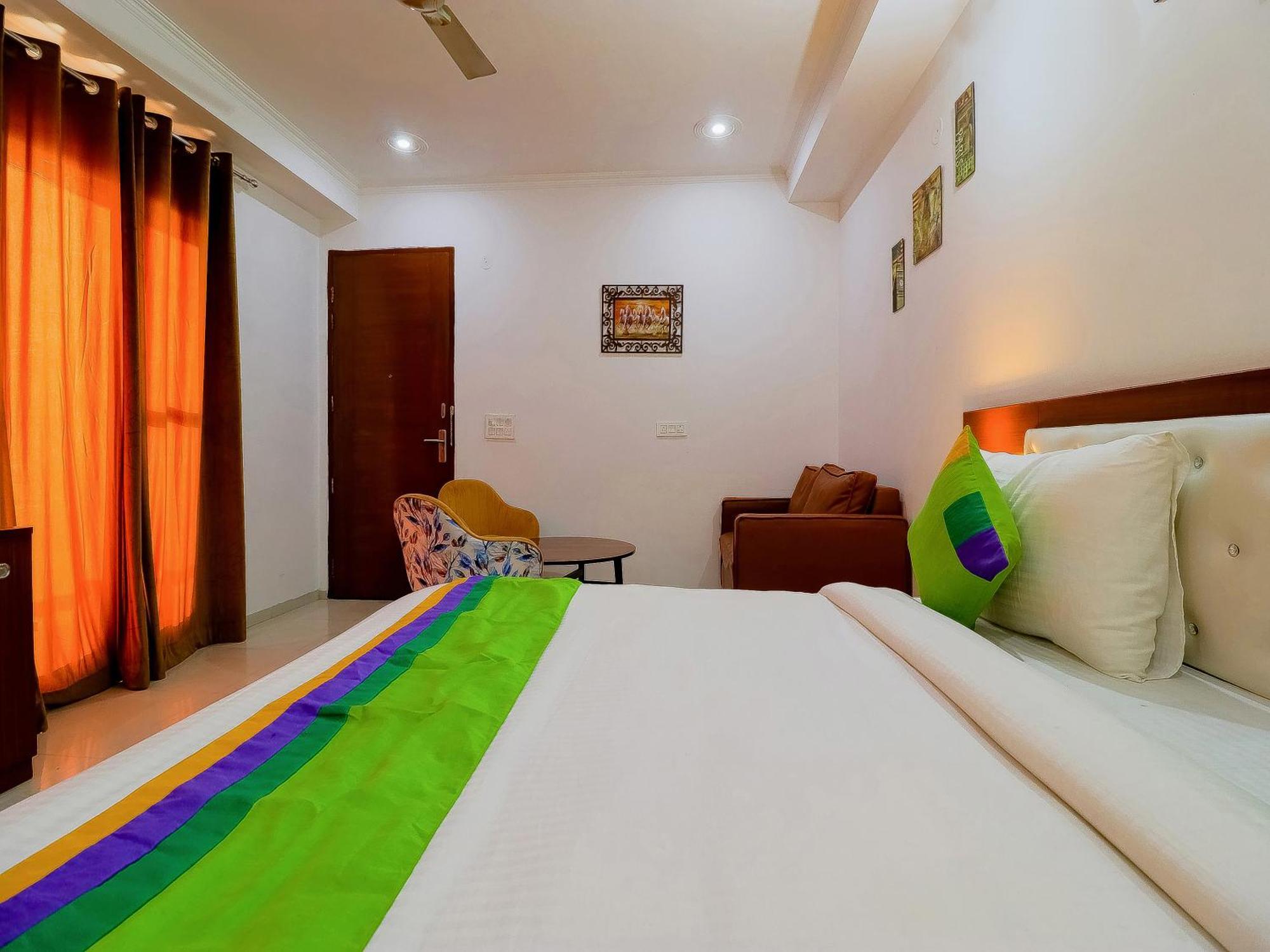 Treebo Rejoice 52 - 3Km From Huda City Metro Station Badshahpur Exterior photo