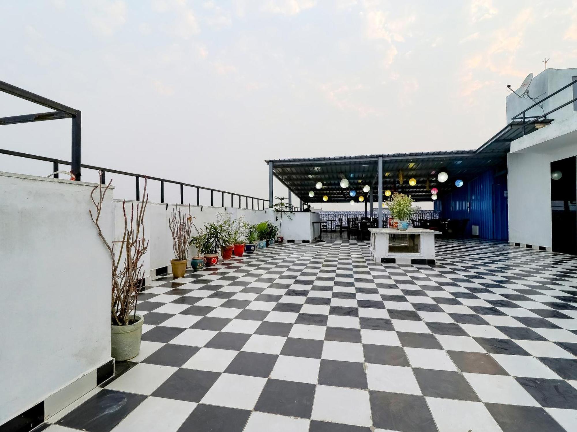 Treebo Rejoice 52 - 3Km From Huda City Metro Station Badshahpur Exterior photo
