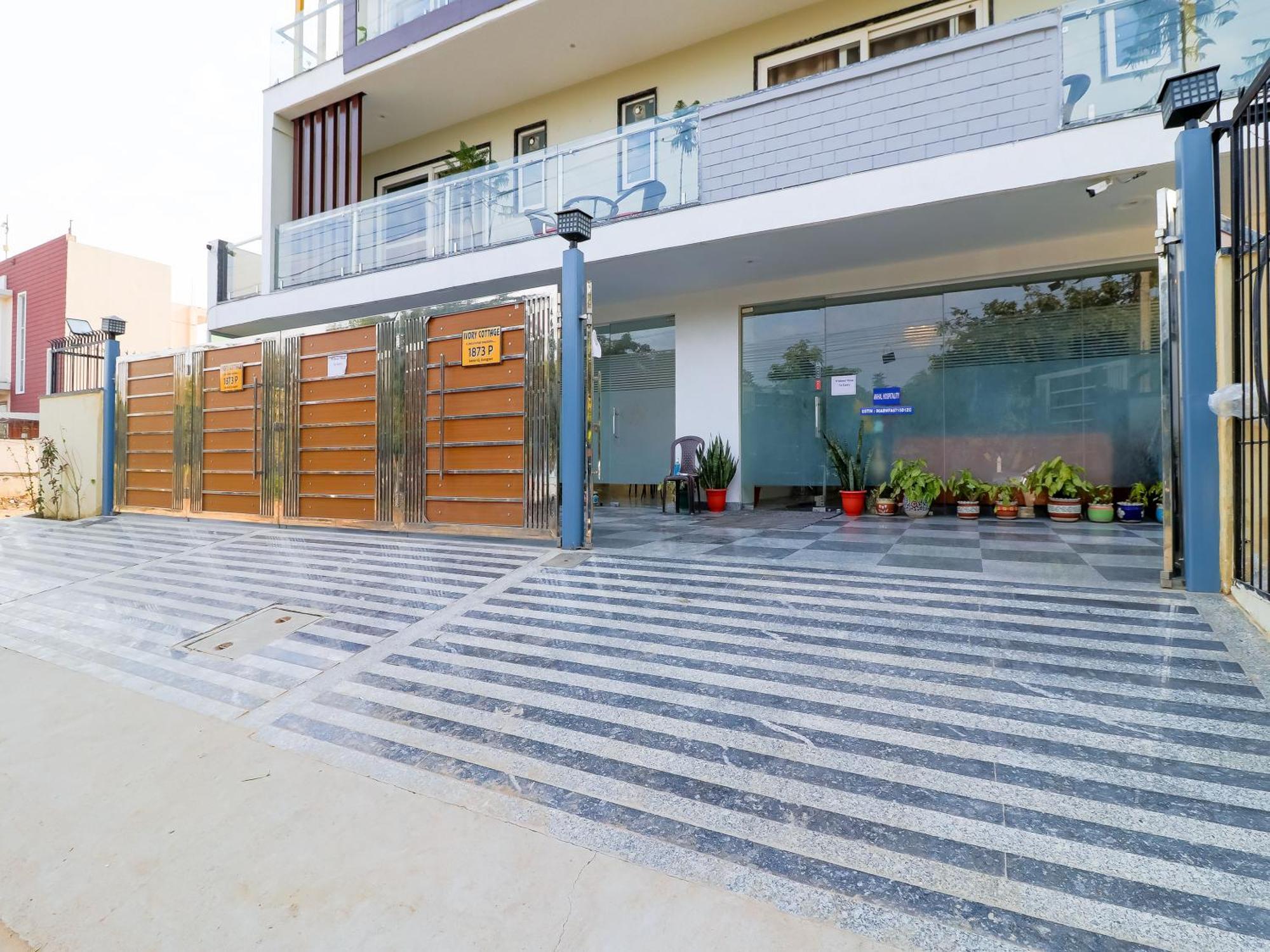 Treebo Rejoice 52 - 3Km From Huda City Metro Station Badshahpur Exterior photo