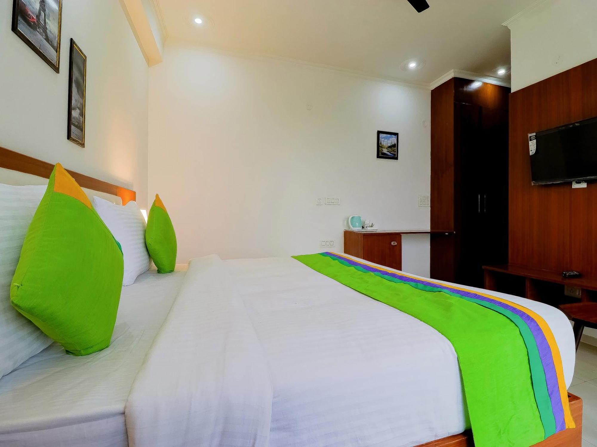 Treebo Rejoice 52 - 3Km From Huda City Metro Station Badshahpur Exterior photo