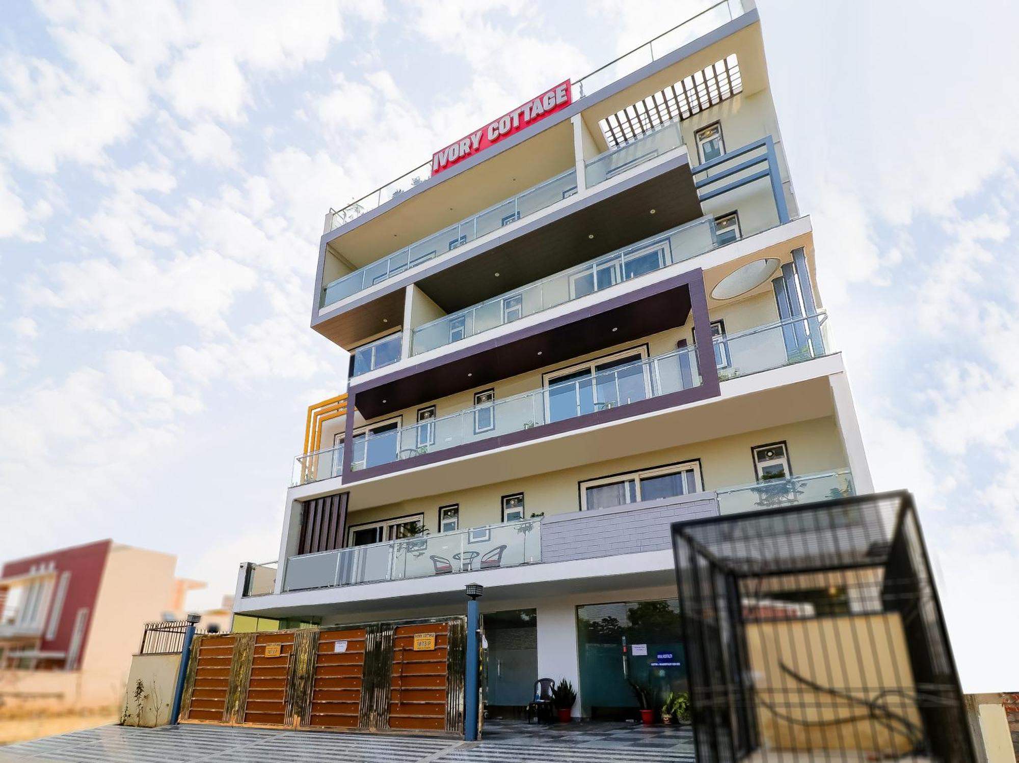 Treebo Rejoice 52 - 3Km From Huda City Metro Station Badshahpur Exterior photo