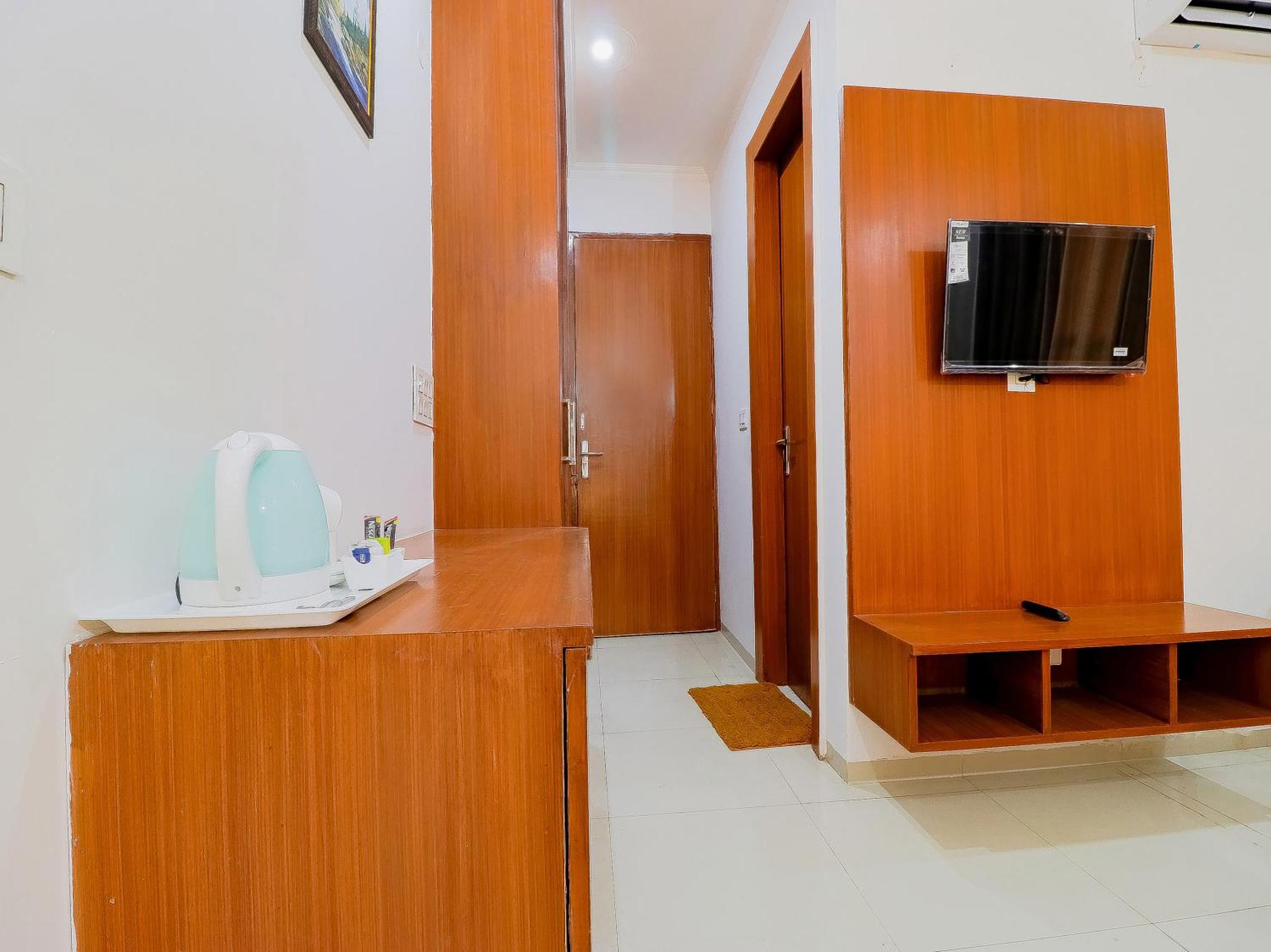 Treebo Rejoice 52 - 3Km From Huda City Metro Station Badshahpur Exterior photo