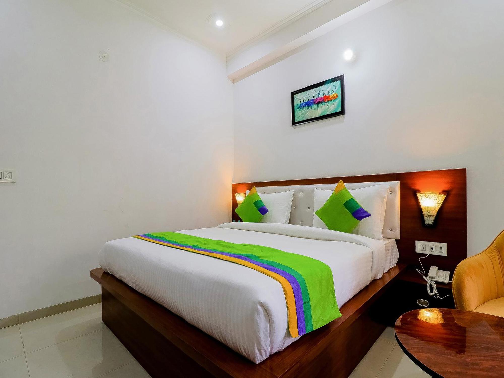 Treebo Rejoice 52 - 3Km From Huda City Metro Station Badshahpur Exterior photo