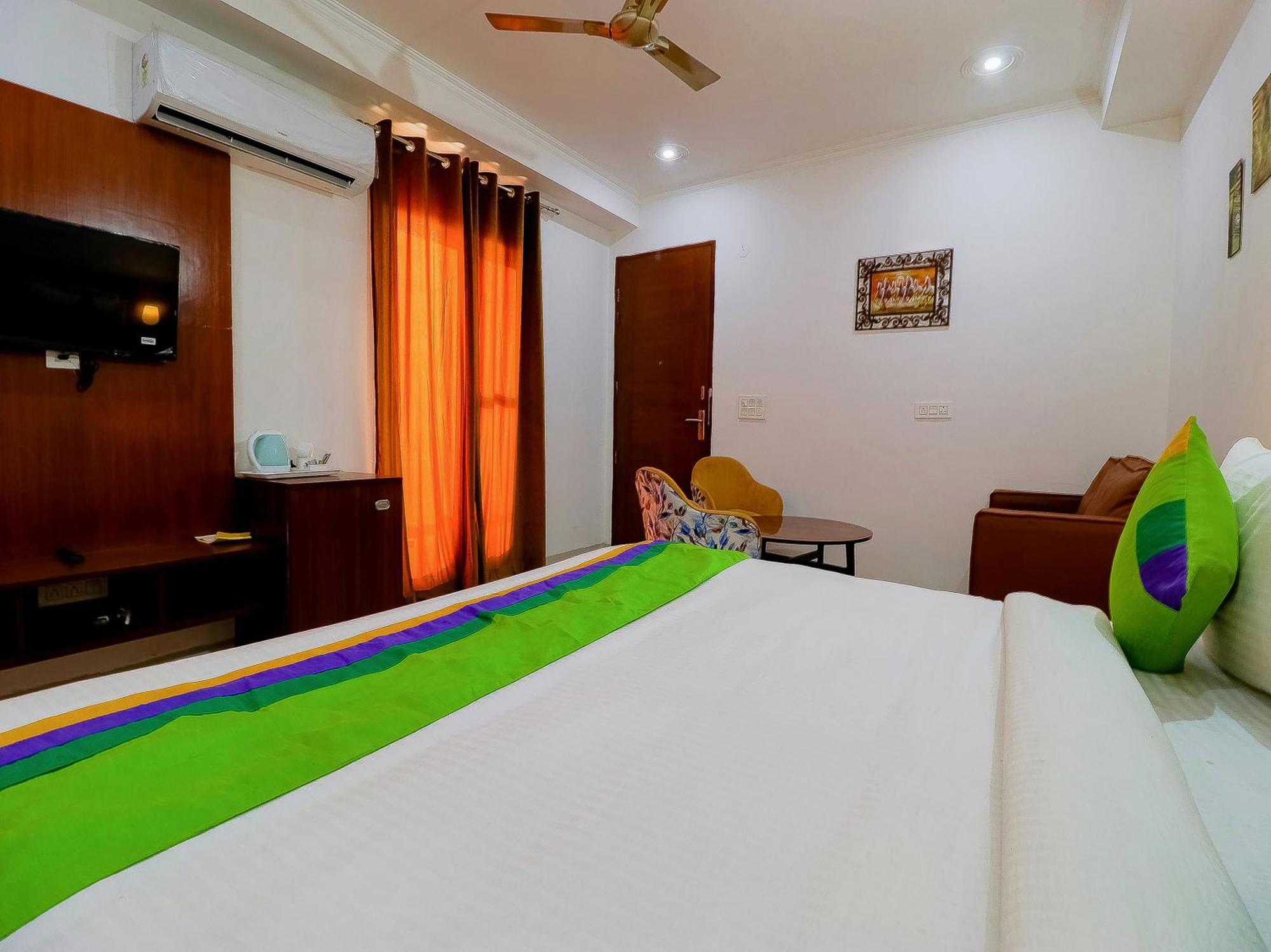 Treebo Rejoice 52 - 3Km From Huda City Metro Station Badshahpur Exterior photo